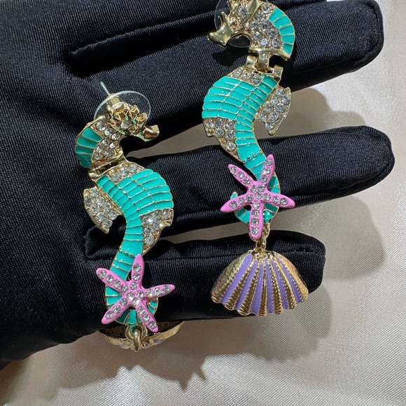 Seahorse and Starfish Earrings - Turquoise and Gold - Picture 4 of 8